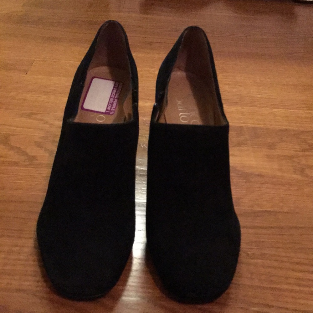 Black heeled booties